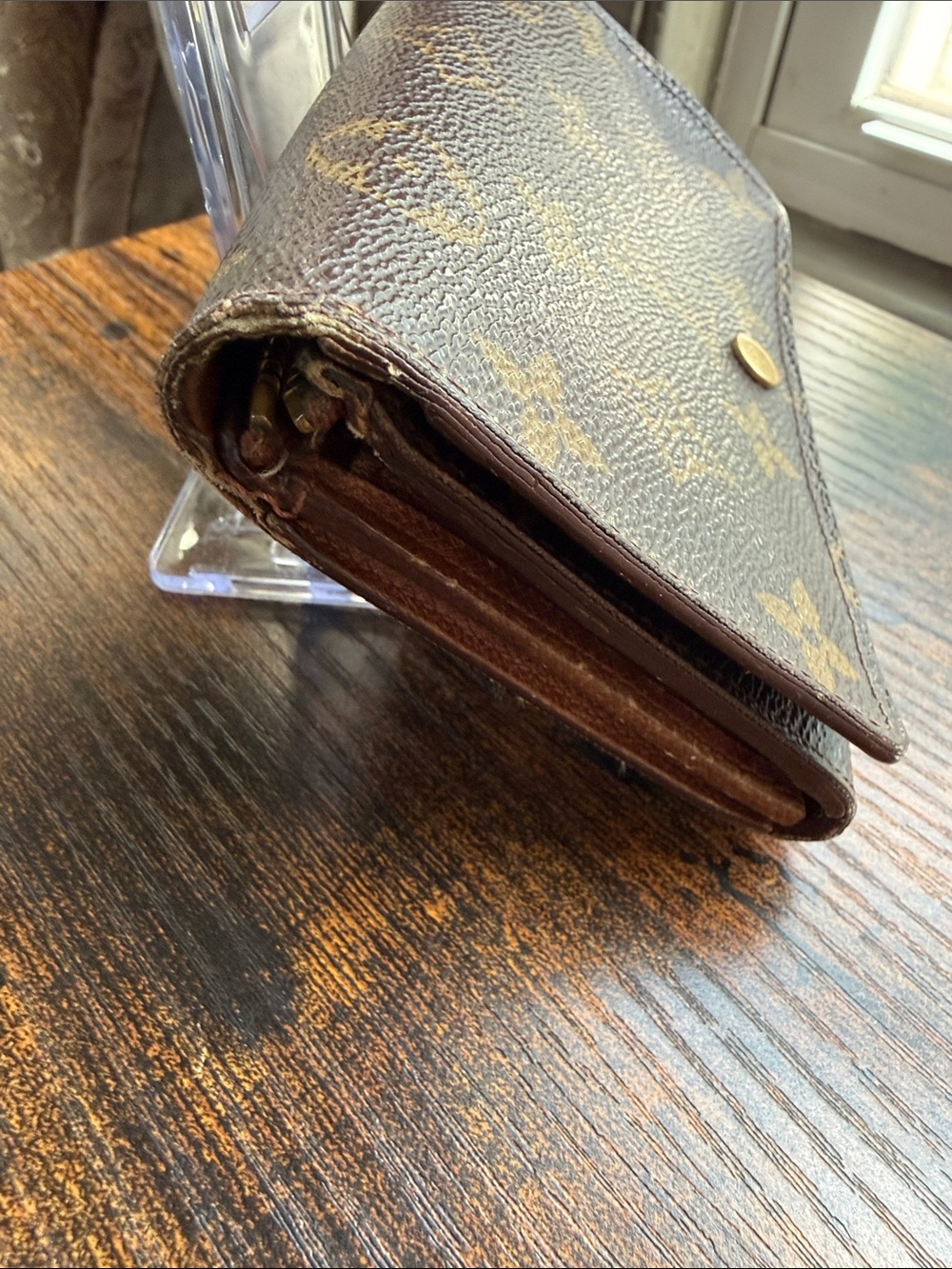 Louis Vuitton Brown Monogram Canvas Men's Wallet with Gold Accents - Picture 4 of 7